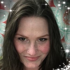 Meet your Posher, Caitlin